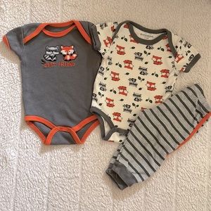 Buster Brown Baby Boy’s Outfit with Booties, size 6-9 months